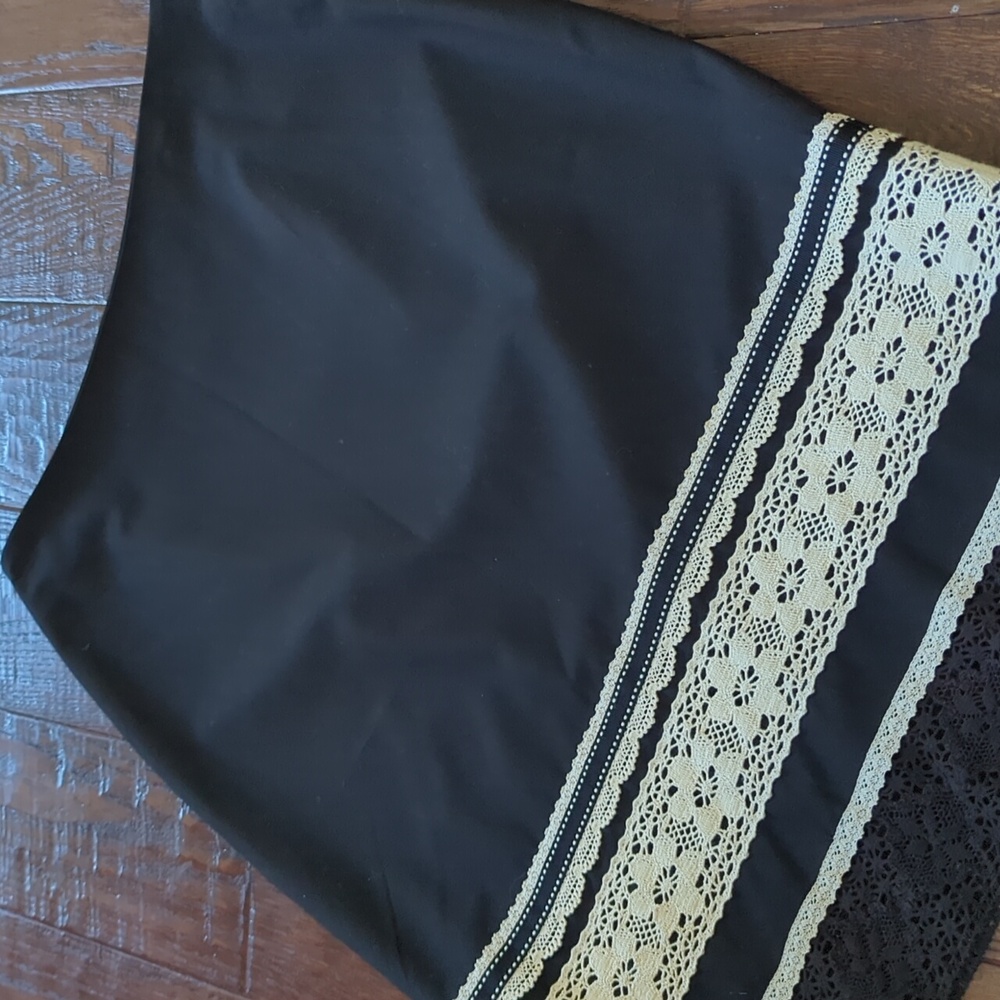 THE LIMITED I Black & Cream Crochet Lace Trim Stretch Straight Pencil Skirt, 6
